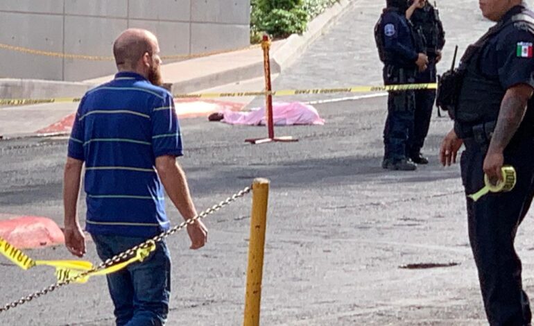  Muere al caer del tercer piso de un edificio en colonia Rinconada de la Sierra