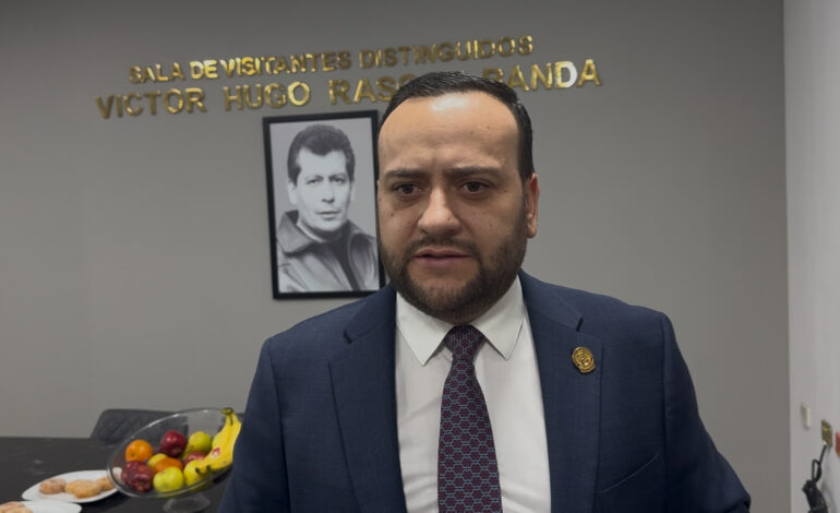  Lamenta Medina que audiencias por reforma a Ley de Amparo “caigan en manos” de Corral