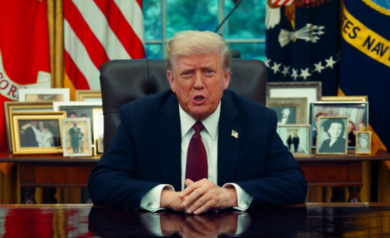  Trump culpa a la retórica de la ‘izquierda radical’ del asesinato de Charlie Kirk; Biden y Obama condenan crimen
