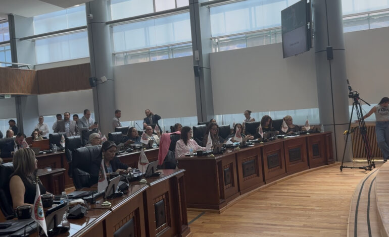 Posicionamiento por huachicol fiscal en el orden del día retrasa inicio de la sesión del Congreso