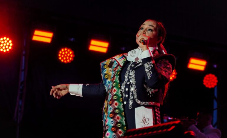  Aída Cuevas, invitada a cantar el Himno Nacional en Palacio de Gobierno