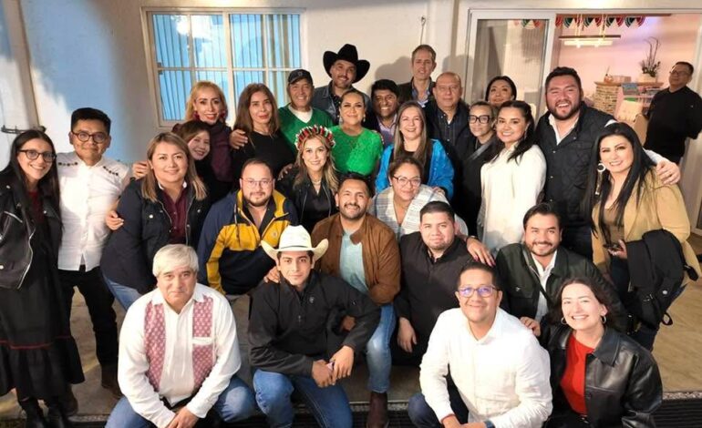  Acuden diputados de Morena a Grito en el Zócalo; se reúnen con Ariadna Montiel