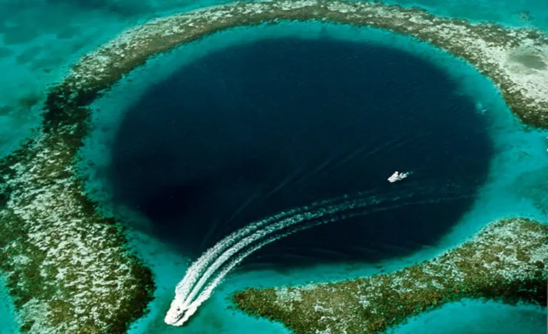  Analizan el fondo del ‘Gran Agujero Azul’ y descubren una tendencia preocupante