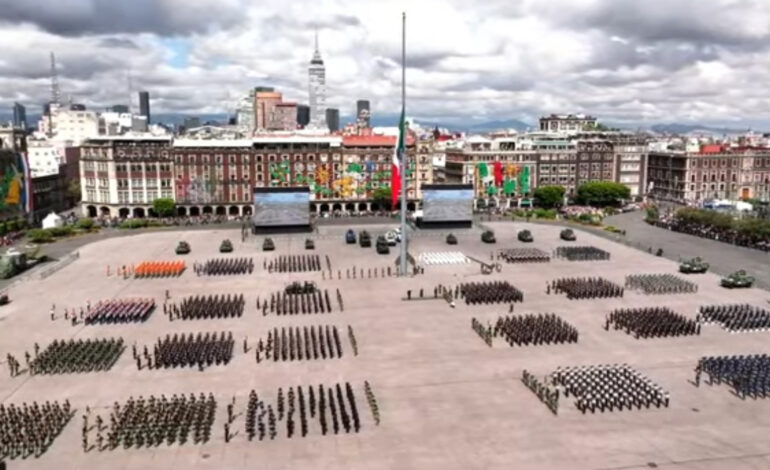  Sheinbaum encabeza el Desfile cívico militar en la capital del país