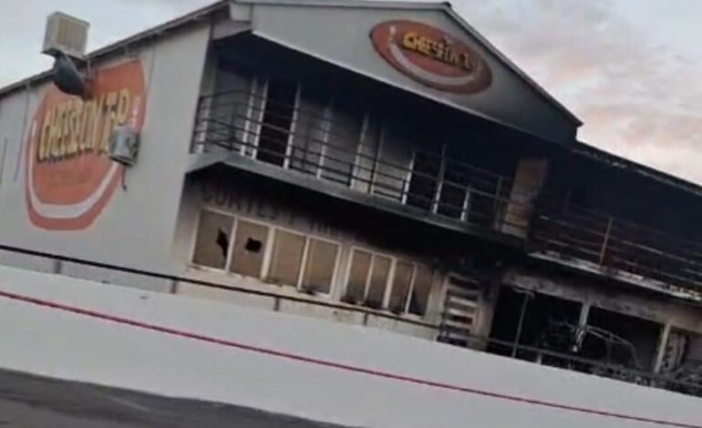  Investiga Fiscalía daños provocados a locales comerciales y vehículos en Santa Isabel