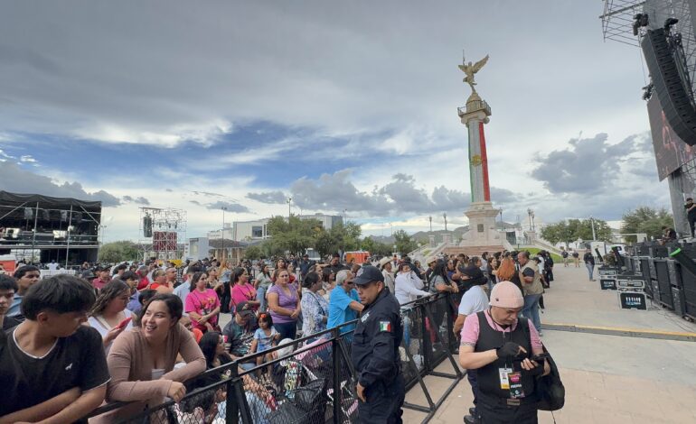  Inician festejos por la Independencia de México, en Plaza del Ángel
