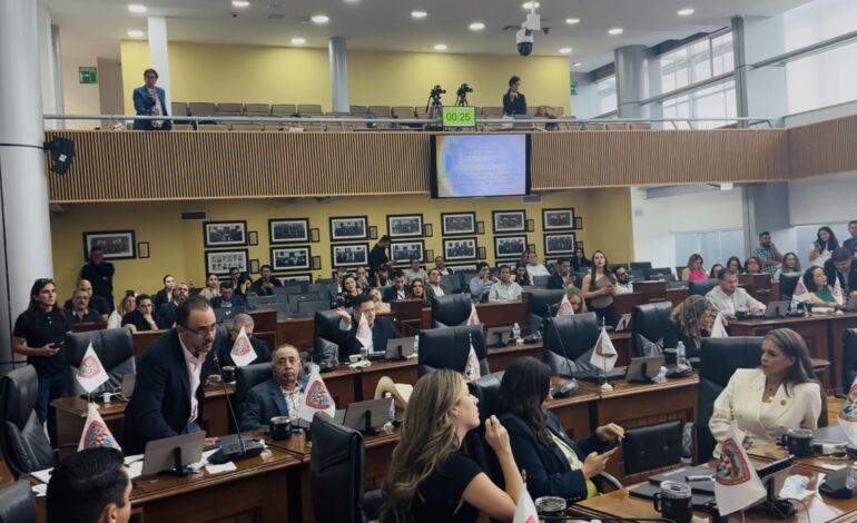  Proposición para exigir al Ejecutivo y a la FGR que investiguen los casos de corrupción desatan polémica y debate