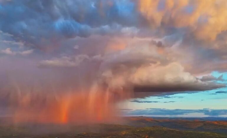  Captan cómo una nube supercelular roja ilumina el cielo de China