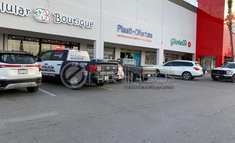  Asaltan a mujer con violencia en estacionamiento de Alsuper Vallarta; le roban 24 mil pesos