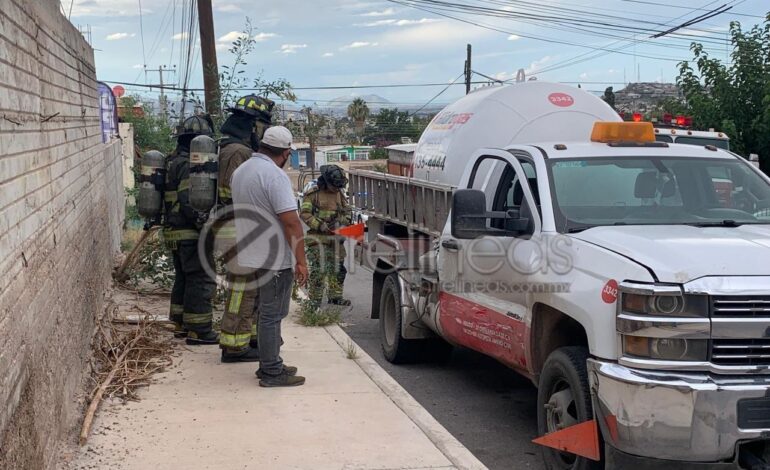  Choque entre pipa de gas y camión urbano provoca fuga en la colonia Unidad Proletaria