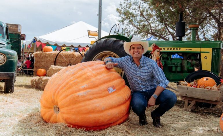  Recorre Marco Bonilla el Festival de Otoño y fortalece lazos con la comunidad menonita
