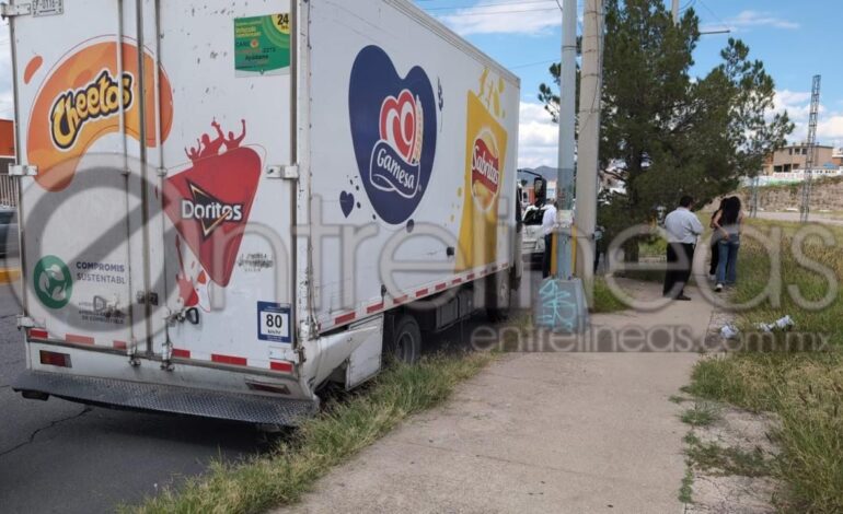  Triple choque en Periférico de la Juventud y Juan Escutia; deja cuantiosos daños