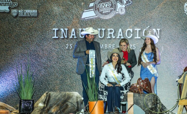  Maru Campos corona a reina ExpoGan 2025