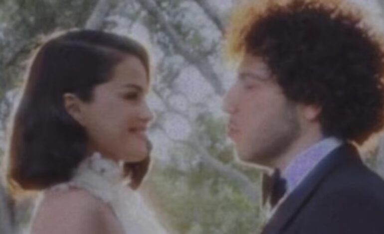  Selena Gómez y Benny Blanco muestran imágenes de su boda
