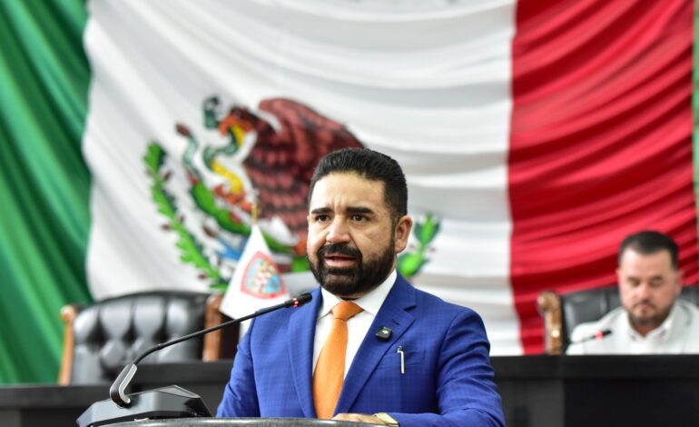  De 4,120 a 2,060 pesos, sería nuevo costo del pasaporte con iniciativa del diputado Francisco Sánchez