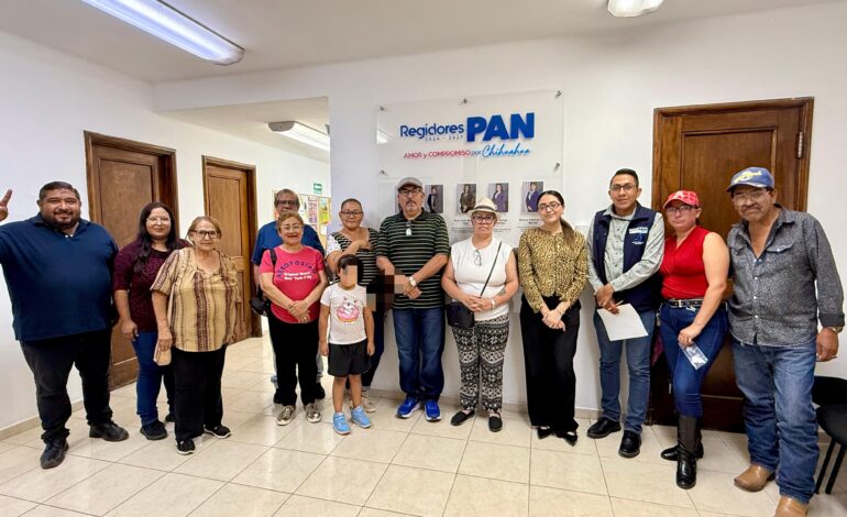  Entrega Lupita Borruel lentes a beneficiarios de la Jornada de Salud Visual