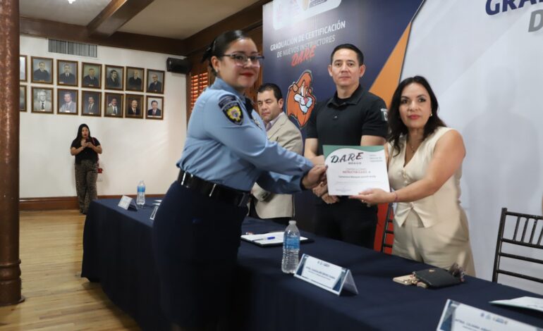  Concluyen policías de 9 municipios certificación como agentes D.A.R.E en el ISSCUU