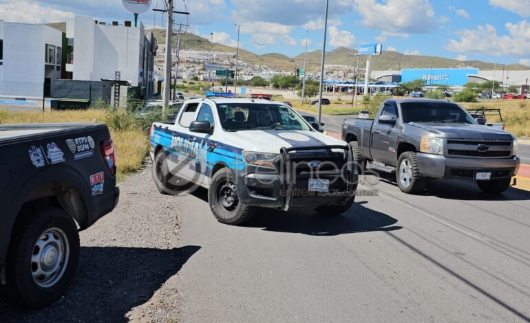  Detienen a sujeto por robo en Walmart Cordilleras, uno más huyó