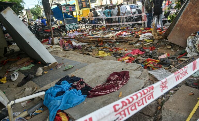  Estampida durante mitin político en India deja 40 muertos