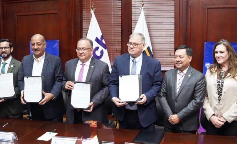  Firman convenio Función Pública y UACH para becar a 120 trabajadores del Estado