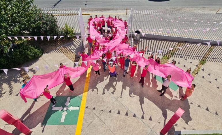 Realiza IMSS Chihuahua “lazo rosa”, para refrendar su compromiso en la prevención y atención al cáncer de mama