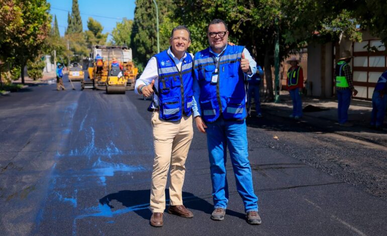 Recorre alcalde Marco Bonilla recarpeteo de calle Luis de Angusturas