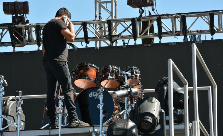  Comienza instalación de equipo musical de Christian Nodal a ExpoGan