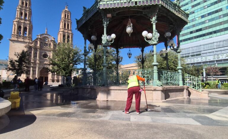  ¿Sabes por qué Plaza de Armas siempre luce bonita? Municipio la limpia a diario