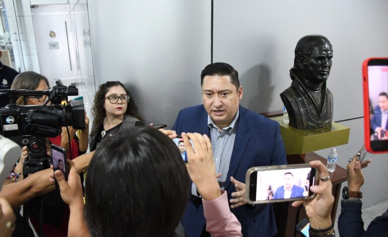  Todos los que hemos levantado la mano somos cartas fuertes del PAN: Chávez por espectaculares de Daniela Álvarez