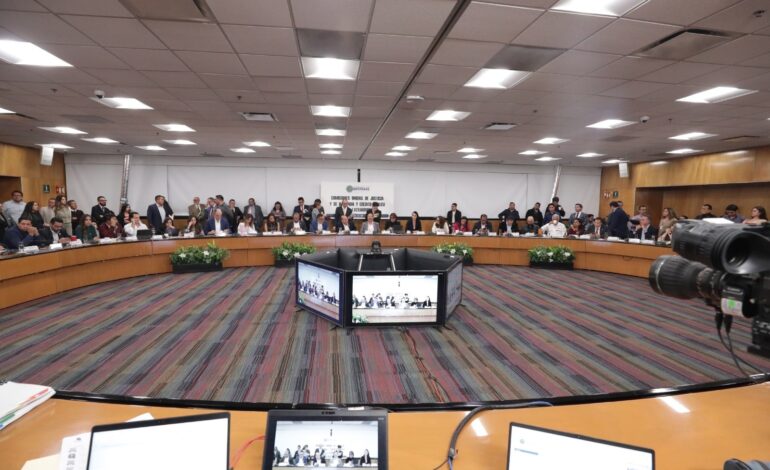  Aprueban en comisiones minuta que reforma la Ley de Amparo