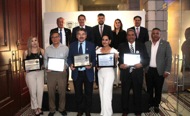 Entrega Pensiones Civiles el Premio al Mérito Médico a personal destacado en trayectoria y vocación