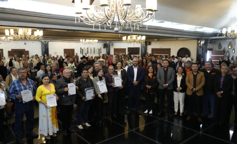  Entrega Estado estímulos a Personal de Apoyo y Asistencia a la Educación del Subsistema Federal en Ciudad Juárez