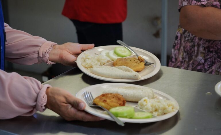 Comedores de NutriChihuahua cerrarán 2025 con entrega de 50 mil raciones de alimento en el Estado