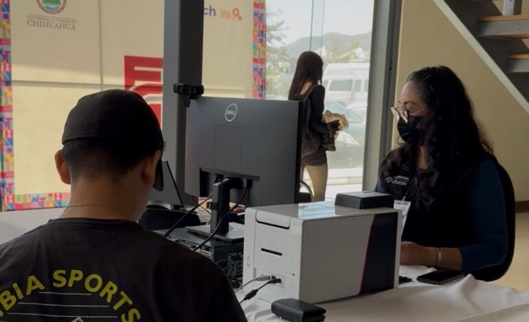  Inicia Bowí campaña de credencialización en la Facultad de Contaduría de la UACH