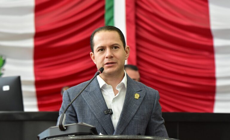 Villalobos impulsa reforma para transformar espacios públicos en zonas libres de riesgo