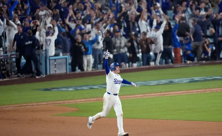 Dodgers gana el tercer juego de la Serie Mundial en 18 entradas con un cuadrangular de Freeman
