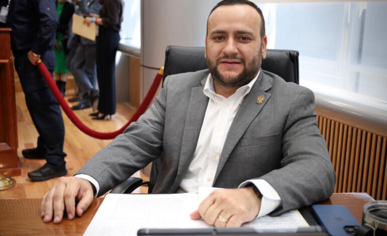  Califica Arturo Medina como perversa reforma a Ley de Amparo