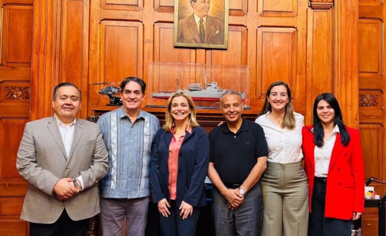  Se reúne Maru con su equipo de Ciudad Juárez en Palacio de Gobierno
