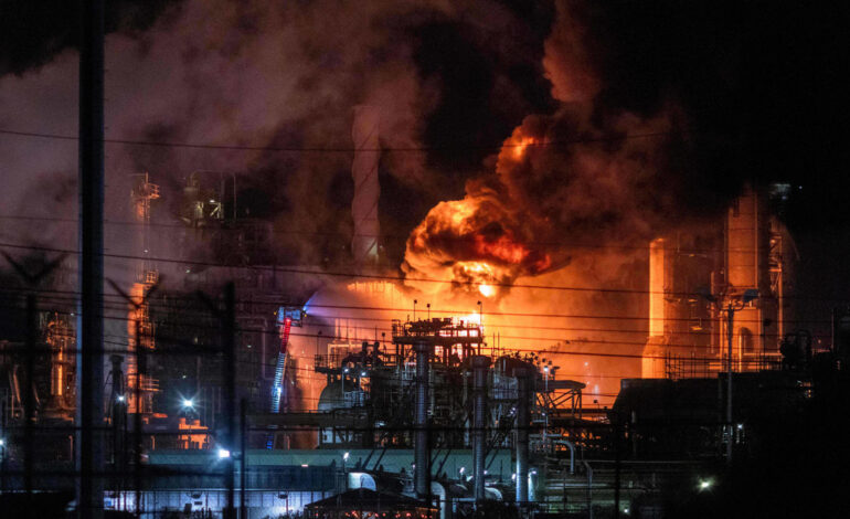 Se desata un incendio en una de las refinerías más grandes de EE.UU.
