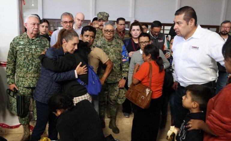Claudia Sheinbaum visita a damnificados por las lluvias en Puebla