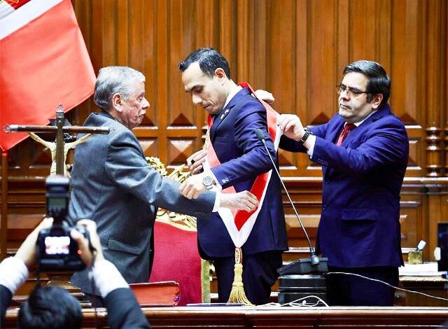 José Jerí asume como presidente interino de Perú tras la destitución de Boluarte