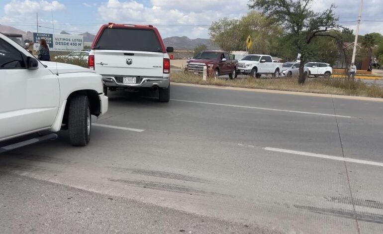 Cierran carretera Chihuahua-Aldama por disputa en un residencial