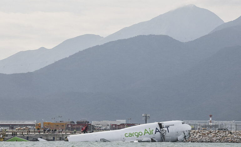  Dos muertos tras accidente de un Boeing 747 de carga al aterrizar en Hong Kong