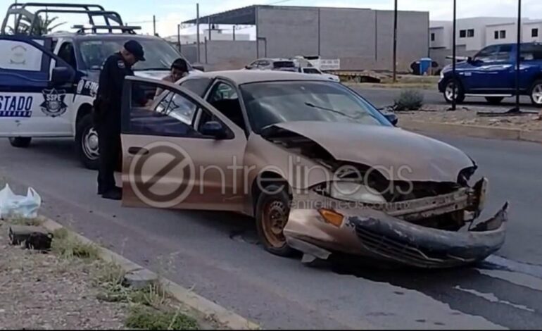  Mujer resulta lesionada tras choque sobre la avenida Romanza