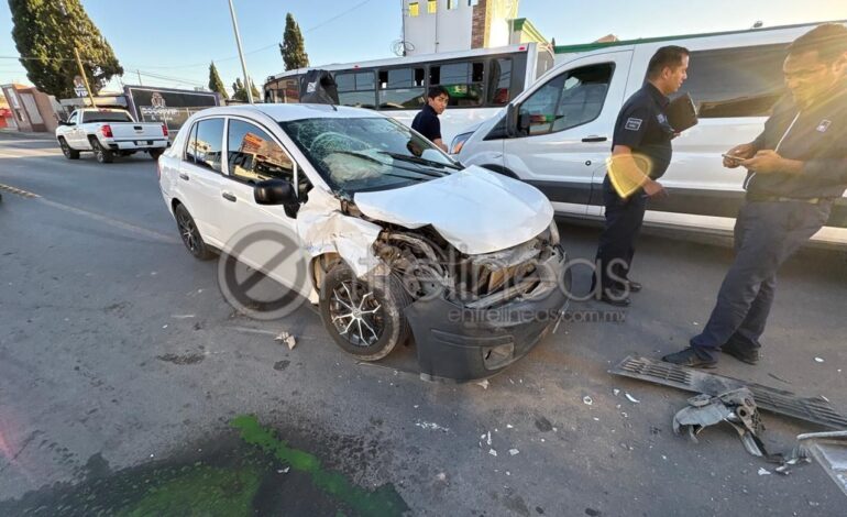  Choque deja un lesionado y caos vial en la Tecnológico