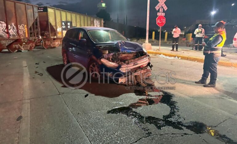  Mujer resulta ilesa tras choque con el tren en las Industrias