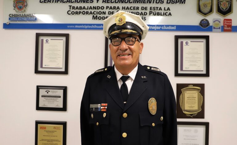  “Jefe Fierro” Policía Municipal que ha apoyado por años a jóvenes a seguir estudiando