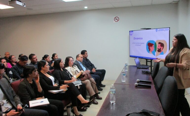  Se capacita personal de la FGE Zona Sur en temas de género