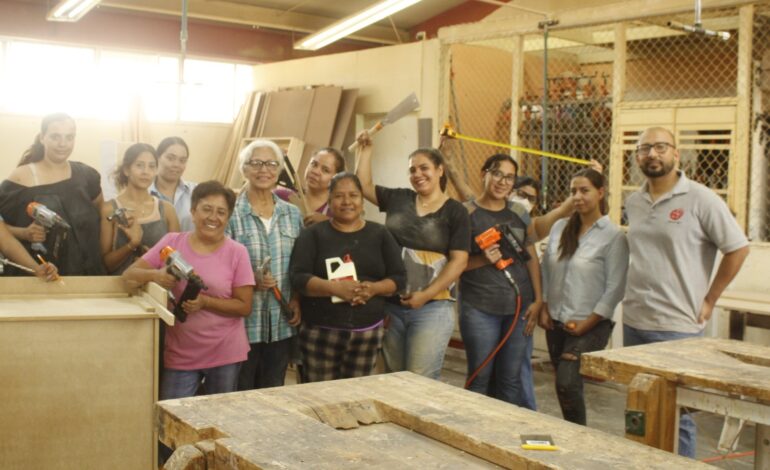 Desarrolla CEJUM taller de carpintería para mujeres en proceso de empoderamiento