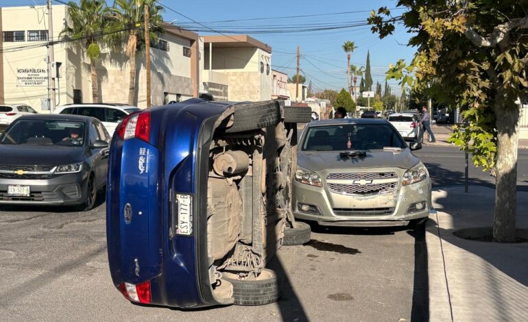  Accidente en colonia San Felipe deja cuantiosos daños materiales